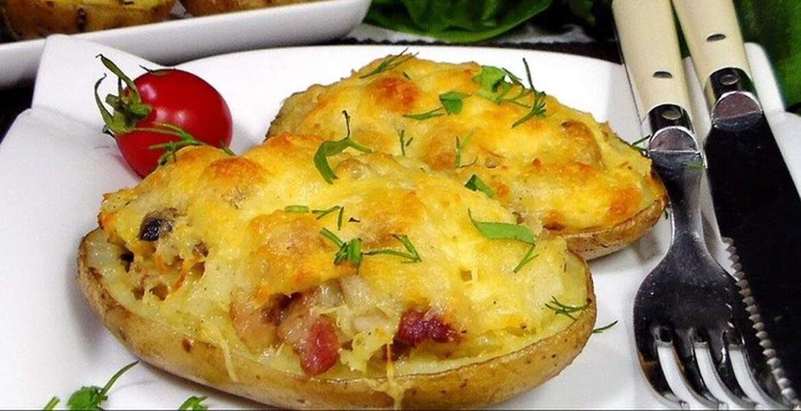 Reteta Cartofi copti umpluti cu branza si bacon