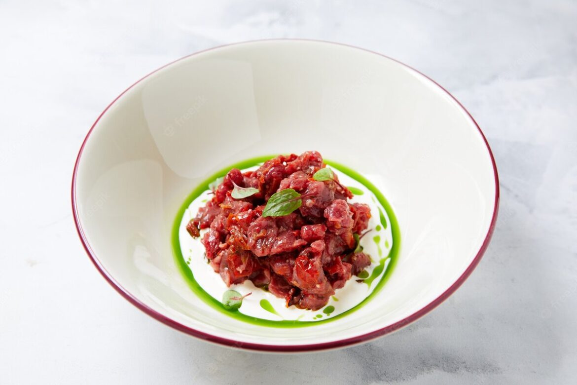 Reteta Tartar de carne de vită cu brânză Roquefort și ceapă verde pentru Revelion