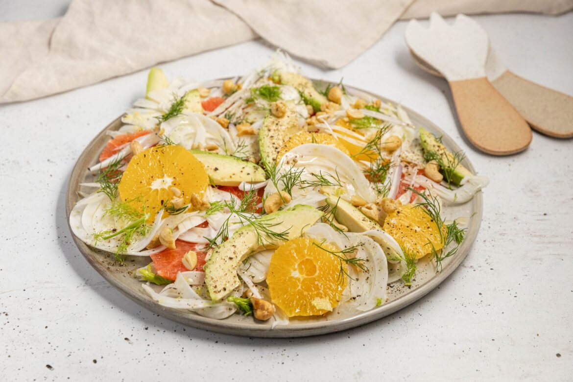 Reteta Salată cu caju prăjit și avocado