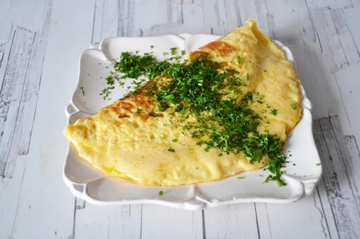 Reteta Omletă cu brânză de vaci și cașcaval