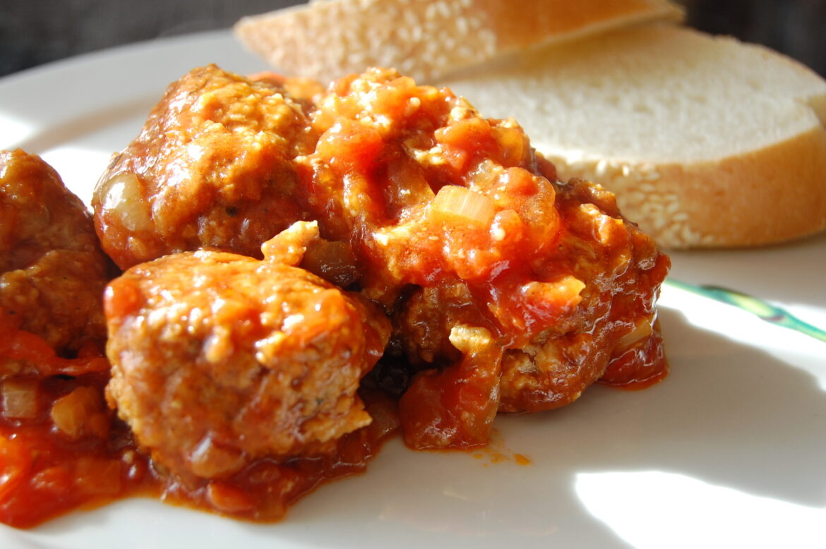 Reteta Chiftele de ovăz cu sos de roșii